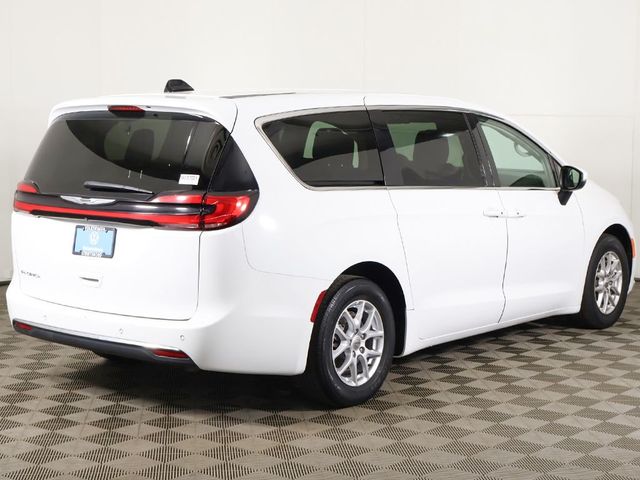2023 Chrysler Pacifica Touring L FWD - 23032705 - 9