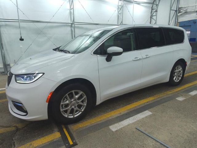 2023 Chrysler Pacifica Touring L FWD - 23032705 - 1