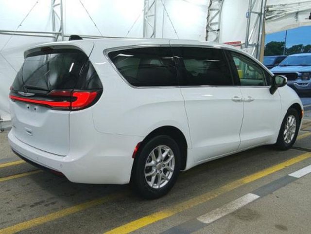 2023 Chrysler Pacifica Touring L FWD - 23032705 - 3