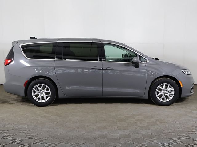 2023 Chrysler Pacifica Touring L FWD - 22998138 - 18