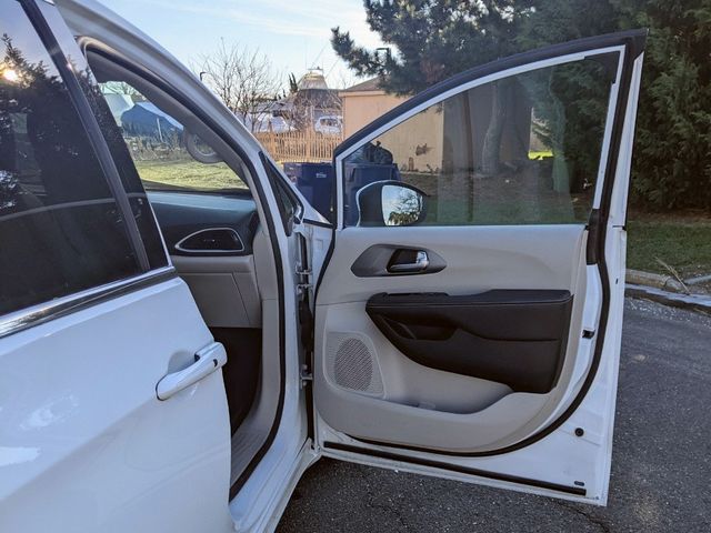 2023 Chrysler Pacifica Touring L FWD - 22966945 - 10