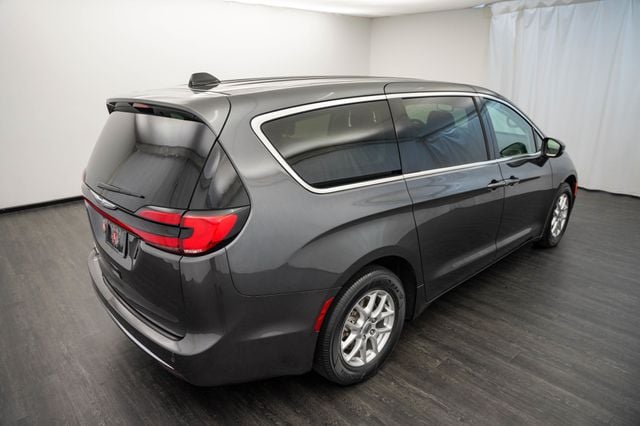 2023 Chrysler Pacifica Touring L FWD - 23028172 - 9