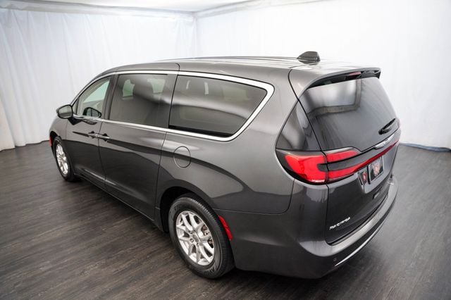2023 Chrysler Pacifica Touring L FWD - 23028172 - 10