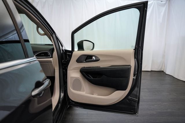 2023 Chrysler Pacifica Touring L FWD - 23028172 - 16