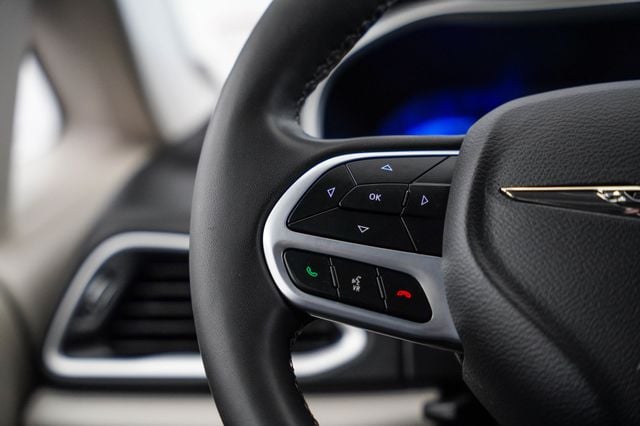 2023 Chrysler Pacifica Touring L FWD - 23028172 - 48