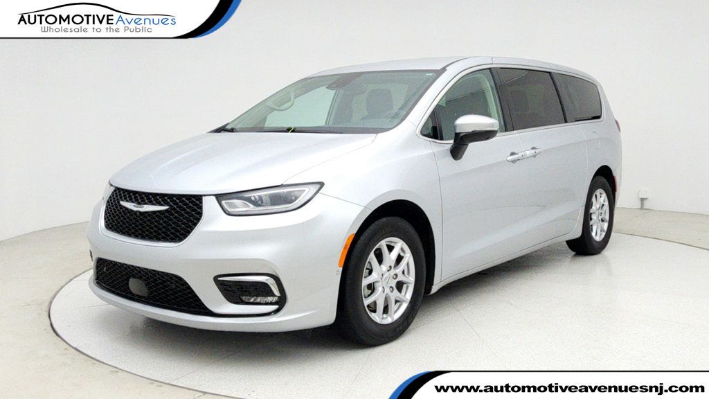 2023 Chrysler Pacifica Touring L FWD - 22951823 | Video 1