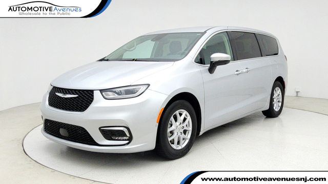 2023 Chrysler Pacifica Touring L FWD - 22951823 - 0