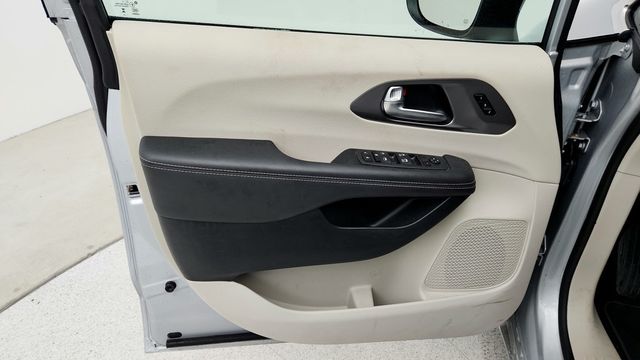 2023 Chrysler Pacifica Touring L FWD - 22951823 - 9