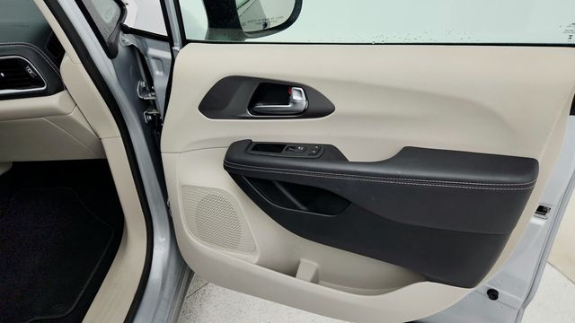 2023 Chrysler Pacifica Touring L FWD - 22951823 - 25