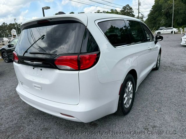 2023 Chrysler Voyager LX's photo