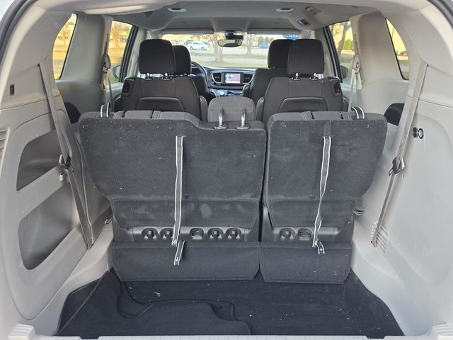 2023 Chrysler Voyager LX - 22943690 - 9