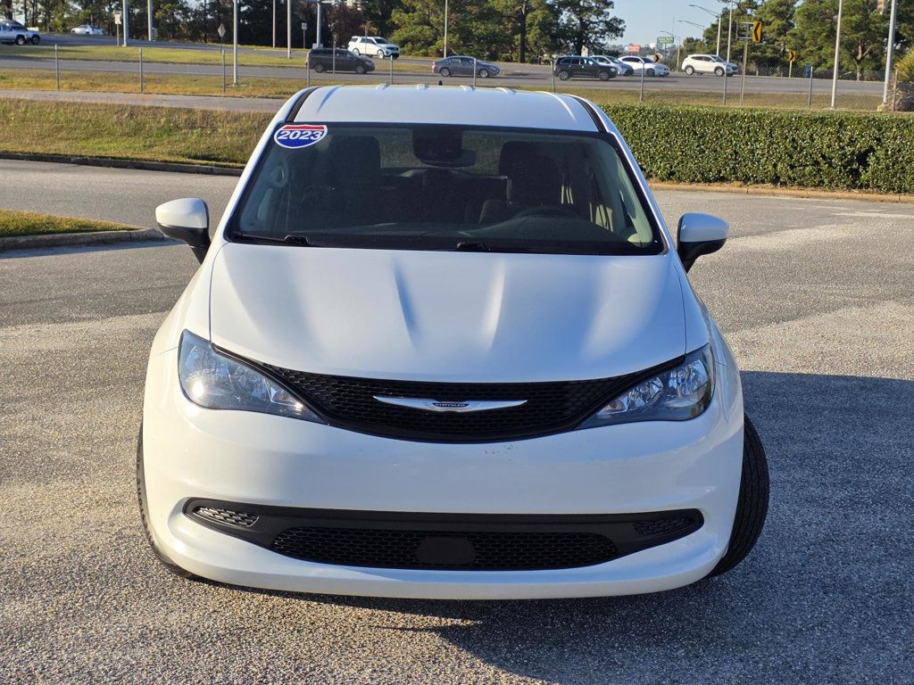 2023 Chrysler Voyager LX photo 2