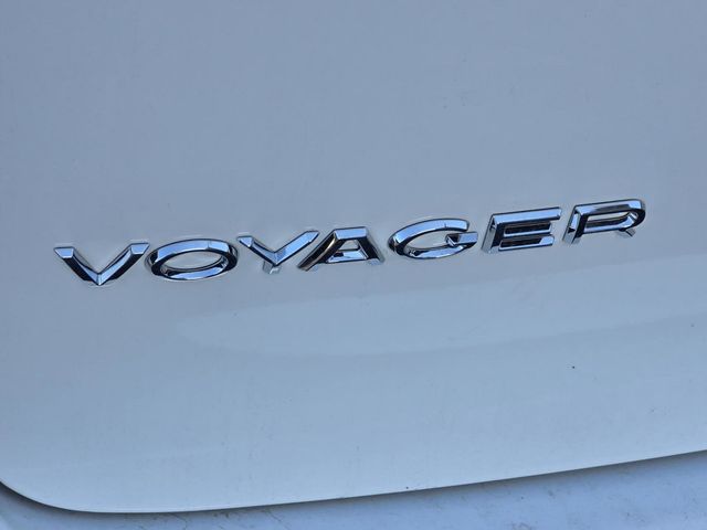 2023 Chrysler Voyager LX - 22943690 - 29