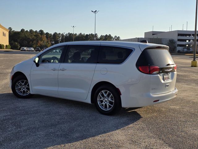 2023 Chrysler Voyager LX - 22943690 - 3