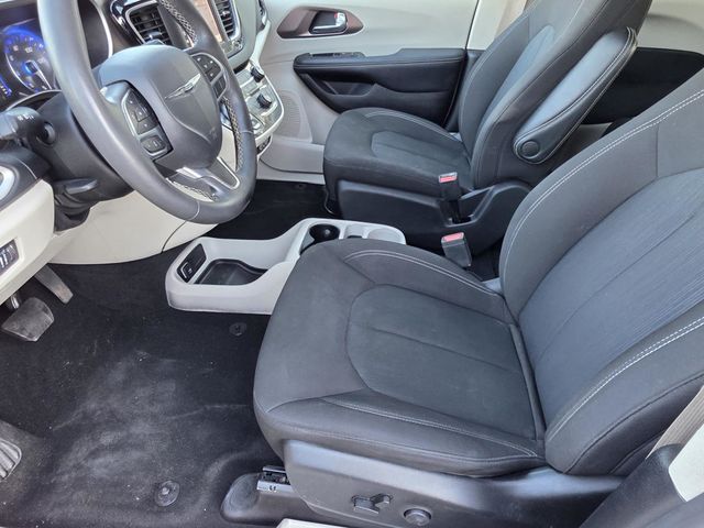 2023 Chrysler Voyager LX - 22943690 - 5