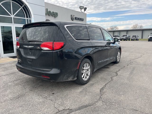 2023 Chrysler Voyager LX - 23001967 - 1