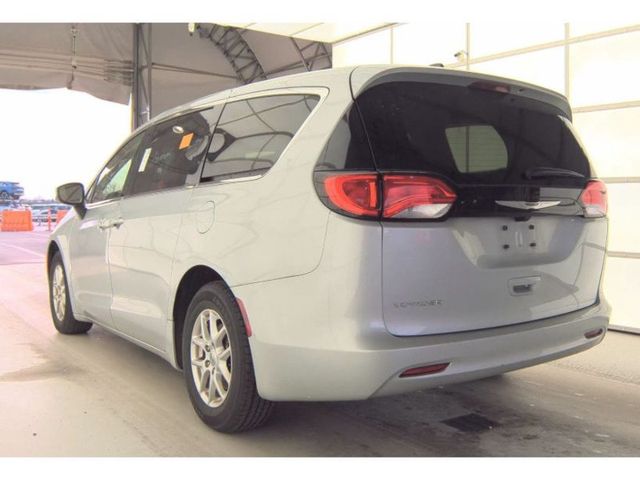 2023 Chrysler Voyager LX - 22976612 - 3