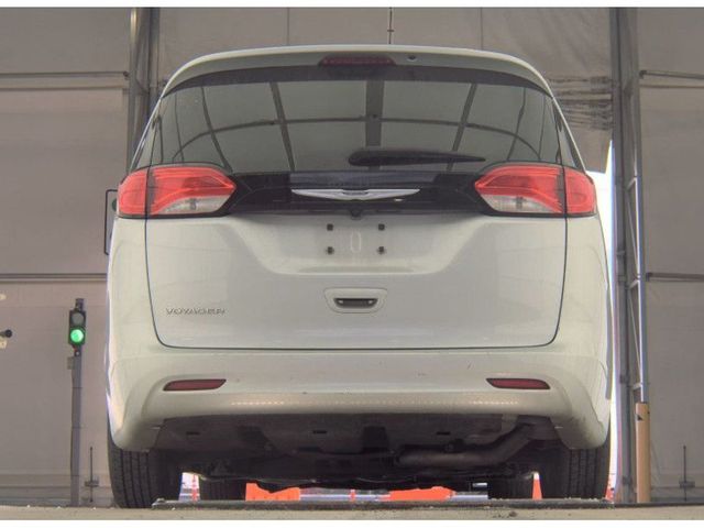 2023 Chrysler Voyager LX - 22976612 - 4