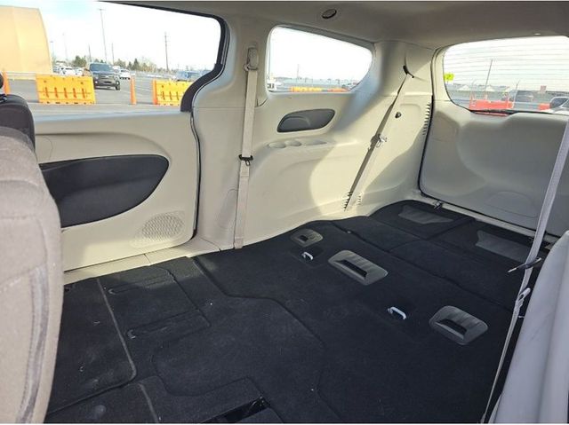 2023 Chrysler Voyager LX - 22976612 - 7