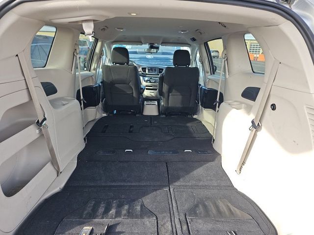 2023 Chrysler Voyager LX - 22976612 - 8