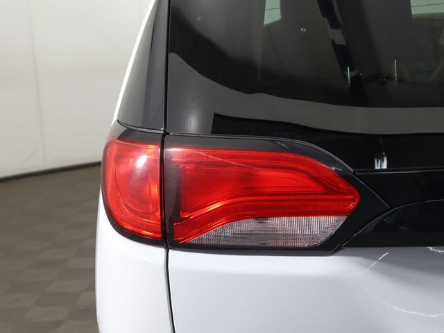 2023 Chrysler Voyager LX - 23042078 - 13