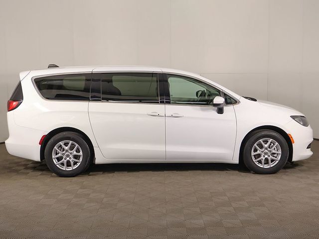 2023 Chrysler Voyager LX - 23042078 - 16