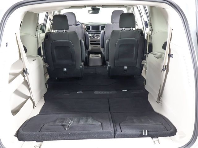 2023 Chrysler Voyager LX - 23042078 - 17