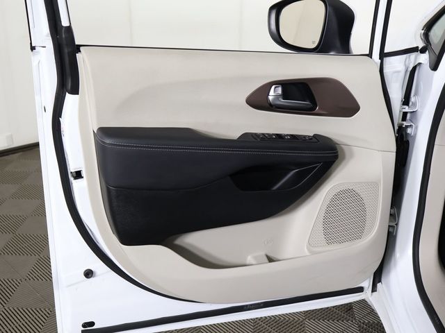 2023 Chrysler Voyager LX - 23042078 - 21