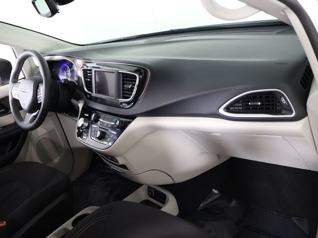 2023 Chrysler Voyager LX - 23042078 - 24