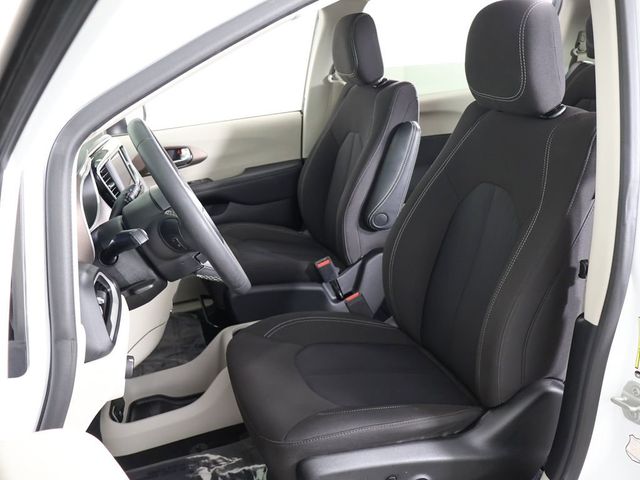 2023 Chrysler Voyager LX - 23042078 - 25
