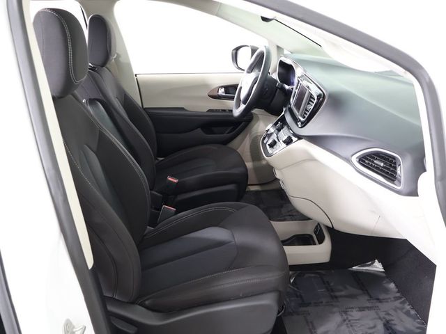 2023 Chrysler Voyager LX - 23042078 - 28