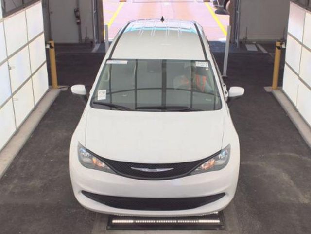 2023 Chrysler Voyager LX - 23042078 - 2
