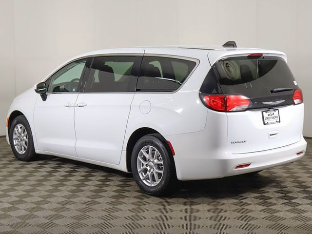 2023 Chrysler Voyager LX - 23042078 - 7