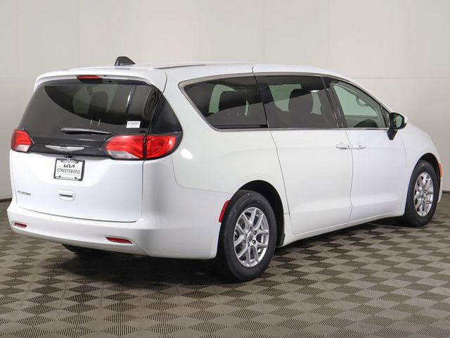 2023 Chrysler Voyager LX - 23042078 - 8