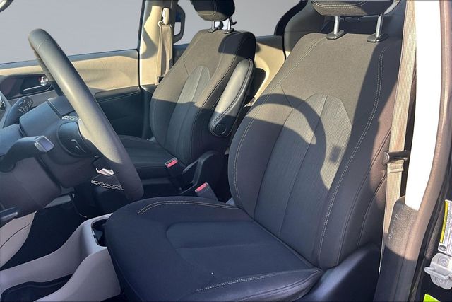 2023 Chrysler Voyager LX - 23000109 - 9