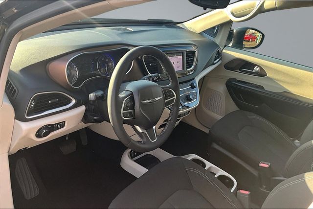 2023 Chrysler Voyager LX - 23000109 - 10