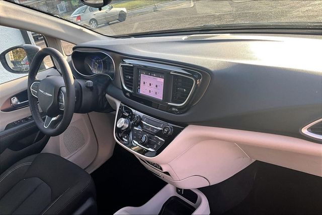 2023 Chrysler Voyager LX - 23000109 - 12