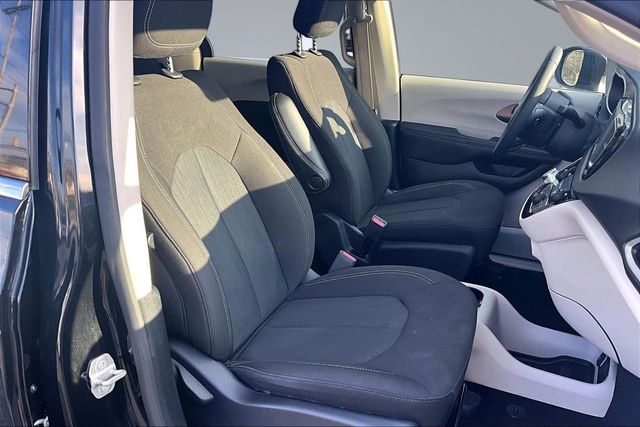 2023 Chrysler Voyager LX - 23000109 - 13