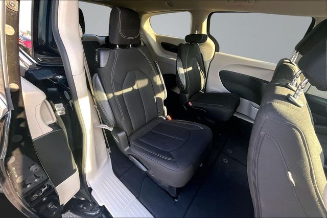 2023 Chrysler Voyager LX - 23000109 - 14