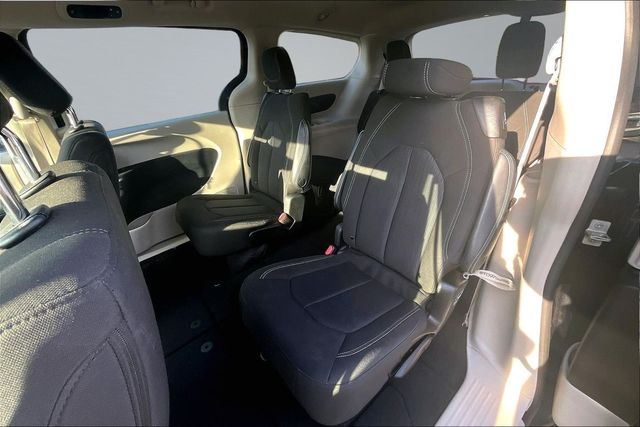 2023 Chrysler Voyager LX - 23000109 - 17