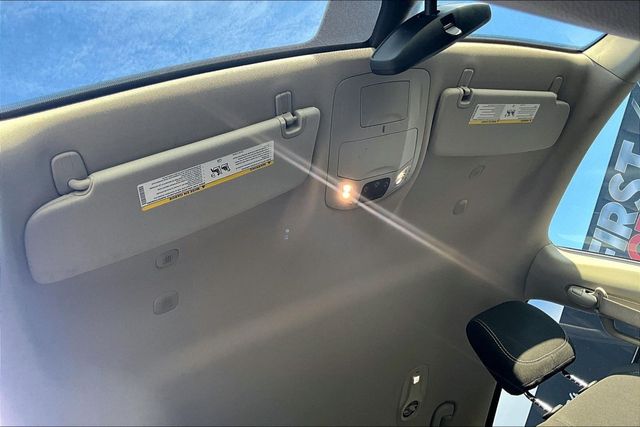 2023 Chrysler Voyager LX - 23000109 - 32