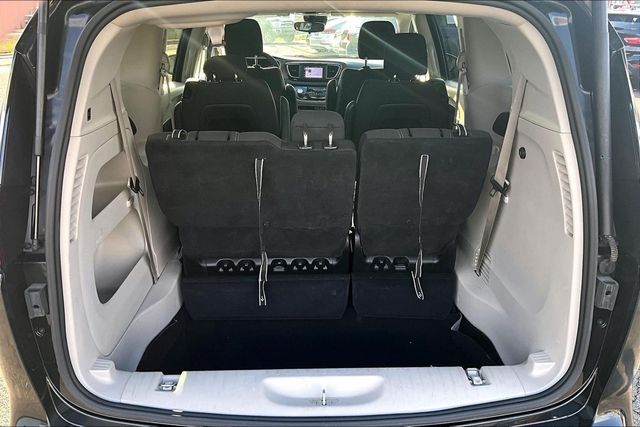 2023 Chrysler Voyager LX - 23000109 - 33