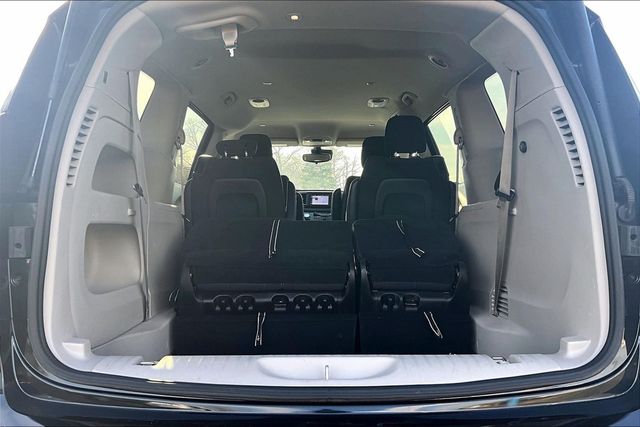 2023 Chrysler Voyager LX - 23000109 - 34