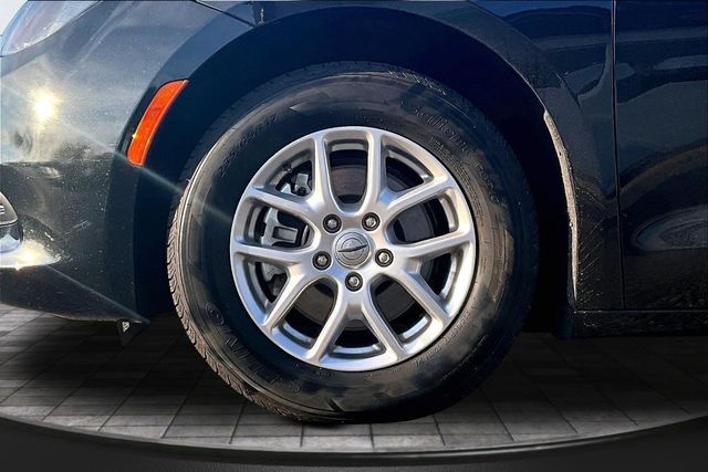 2023 Chrysler Voyager LX - 23000109 - 35