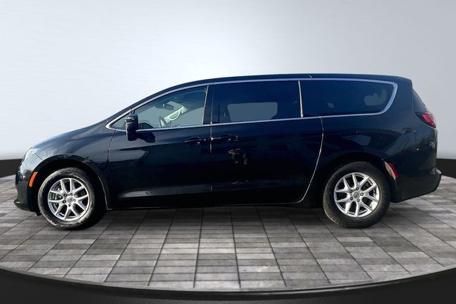 2023 Chrysler Voyager LX - 23000109 - 3