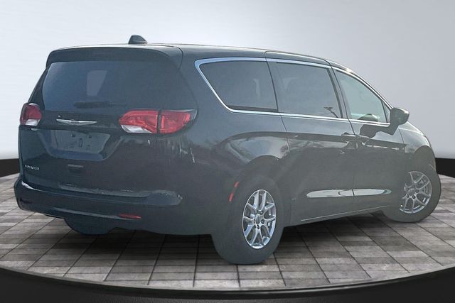 2023 Chrysler Voyager LX - 23000109 - 4