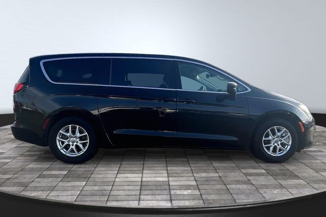 2023 Chrysler Voyager LX - 23000109 - 7