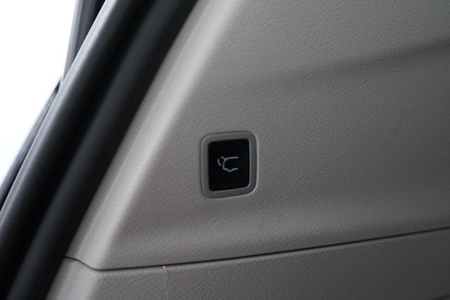 2023 Chrysler Voyager LX - 23077491 - 37