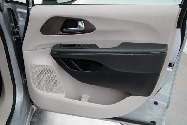 2023 Chrysler Voyager LX - 23077491 - 39