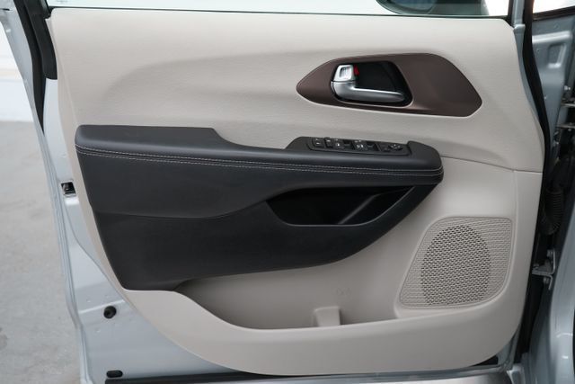 2023 Chrysler Voyager LX - 23077491 - 8